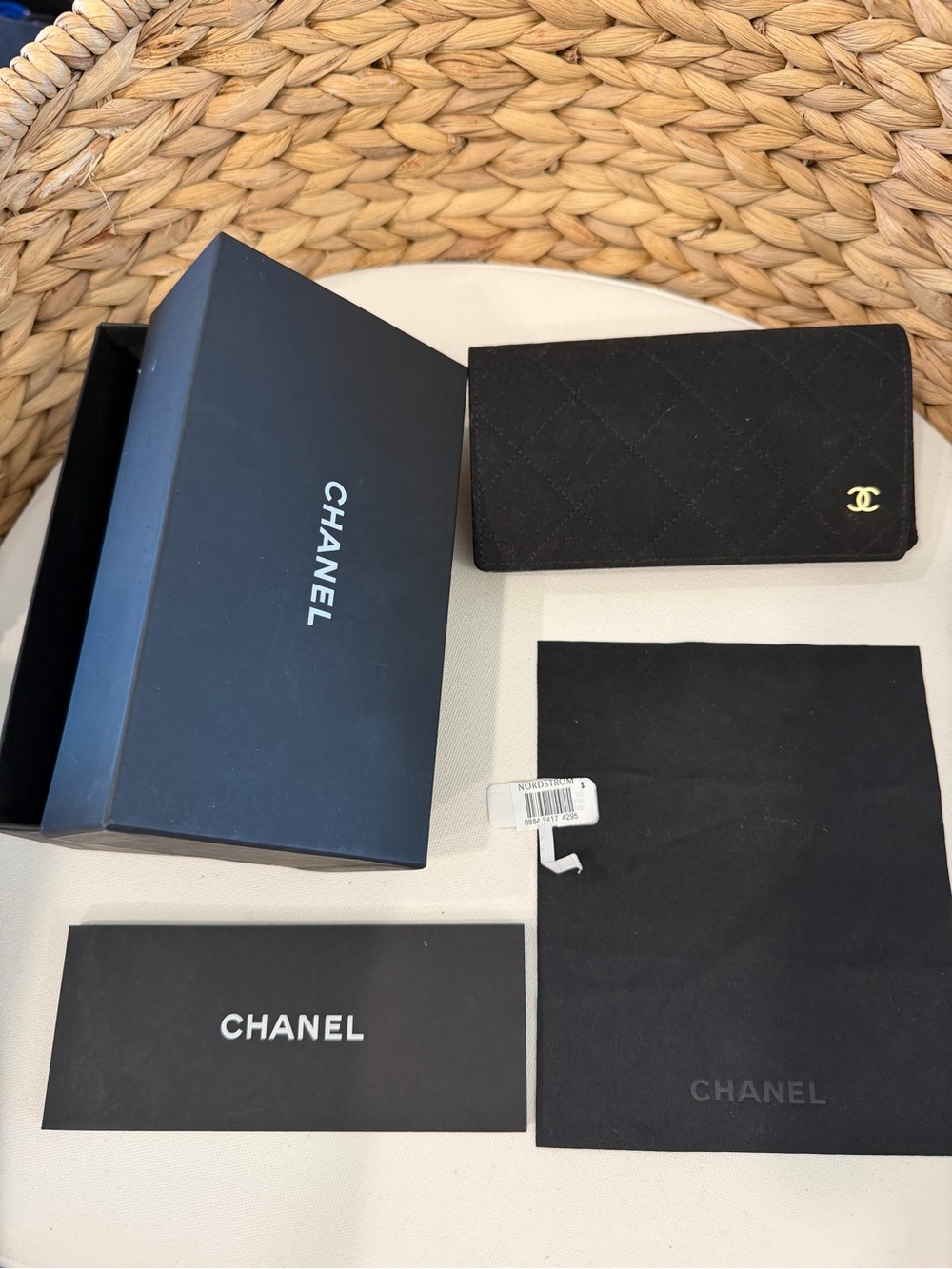 Authentic CHANEL Black Front Pink Temple Cat-Eye Sunglasses with CC Emblem - Picture 3 of 4